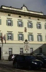 In cento per un posto da operaio
