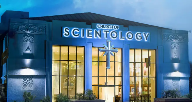 Quel comitato sotto le ali di Scientology