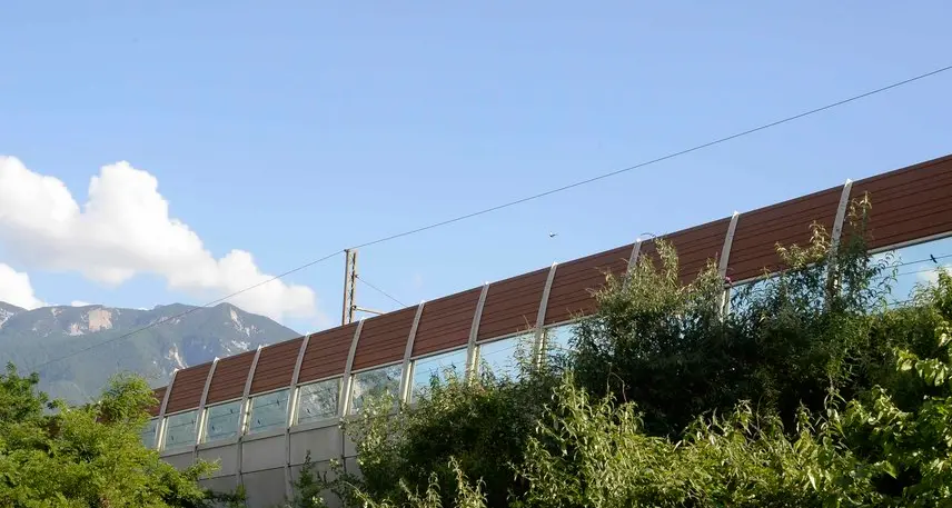 Trento: incendio alla centralina, treni nel caos