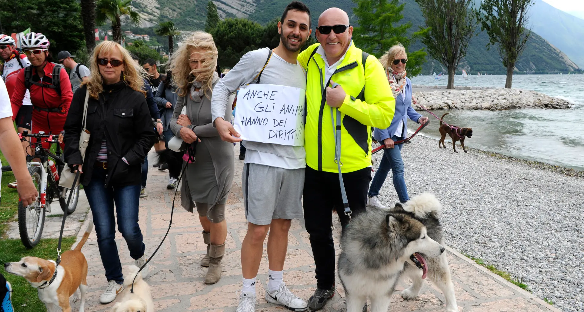 Cani sul lungolago Riva-Torbole, c’è il via libera del Comune