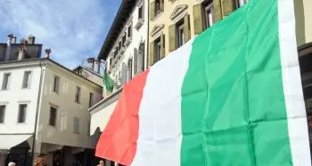 Alpini caduti, no della Lega al tricolore: polemica a Belluno