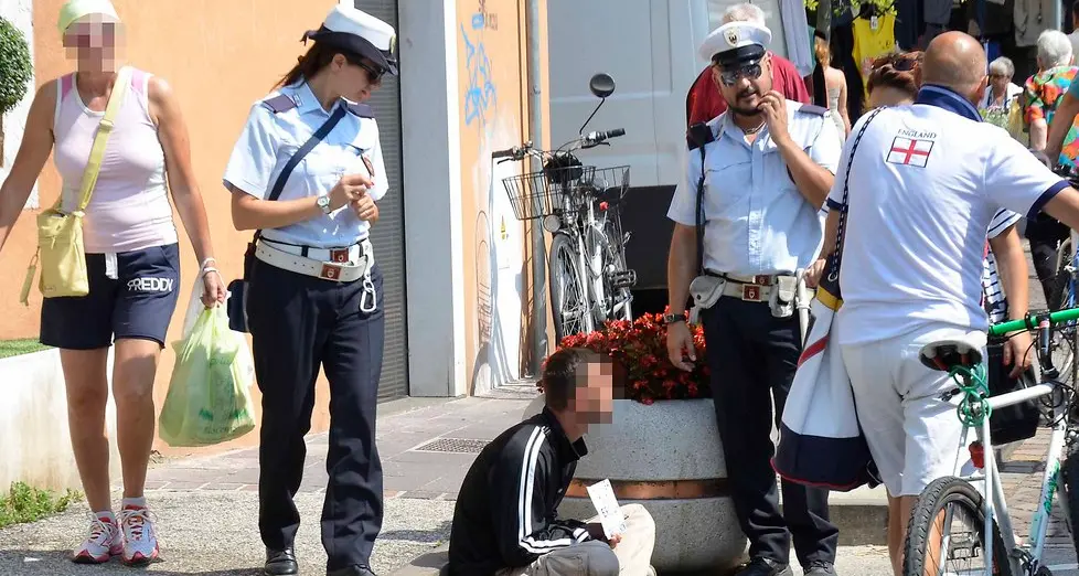 Mendicanti in calo, colpa della crisi