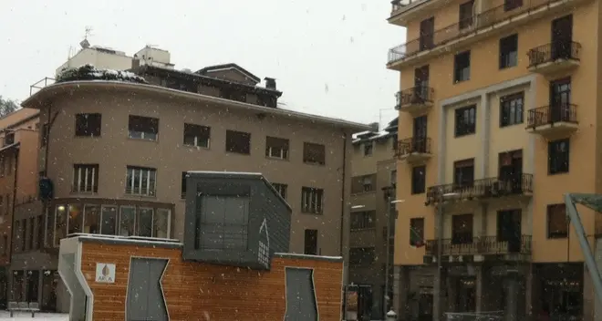 Domeniche aperte, ma i negozi restano chiusi