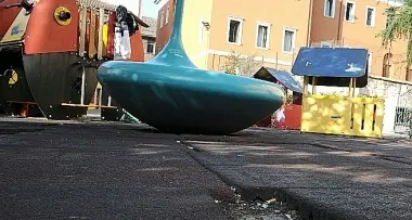 Piazza Garzetti, parco giochi da sistemare / SEGNALA