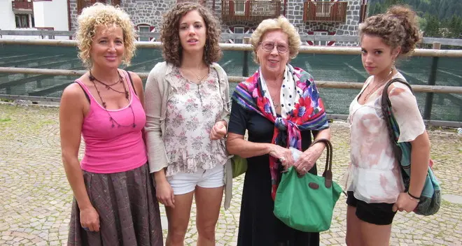 Tutti in fila per fare le comparse