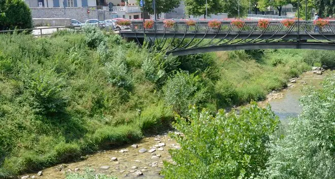 Greto da ripulire, ma solo a fine estate
