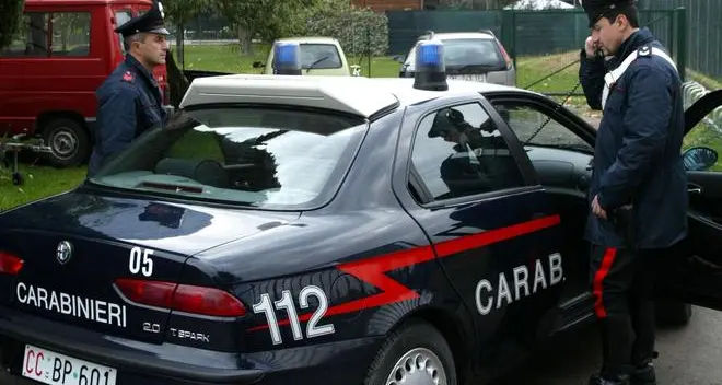 Investe con l’auto due carabinieri, arrestato per tentato omicidio