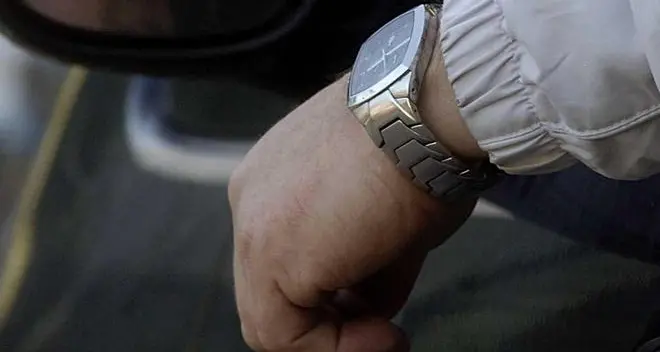 «Mi ha rotto l’orologio d’oro», ma il pensionato sventa una truffa