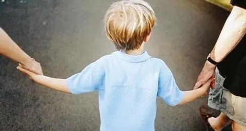 Adozioni, le coppie si allontanano
