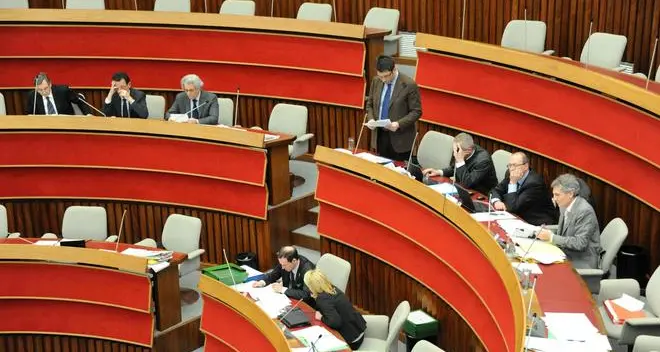 Il Consiglio provinciale «restituisce» 800mila euro alla Provincia