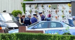 Bolzano: uomo di Cles si uccidesulla tomba della moglie morta da 5 mesi