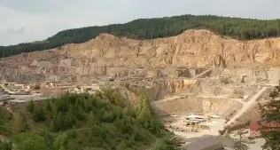 Nella valle del porfido l'incubo europeo