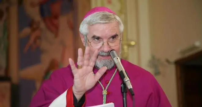 Bregantini: «Troppi negozi aperti di domenica»
