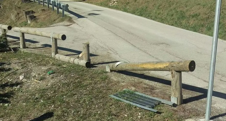 Vandalismi, in Bondone bottiglie vuote e siringhe