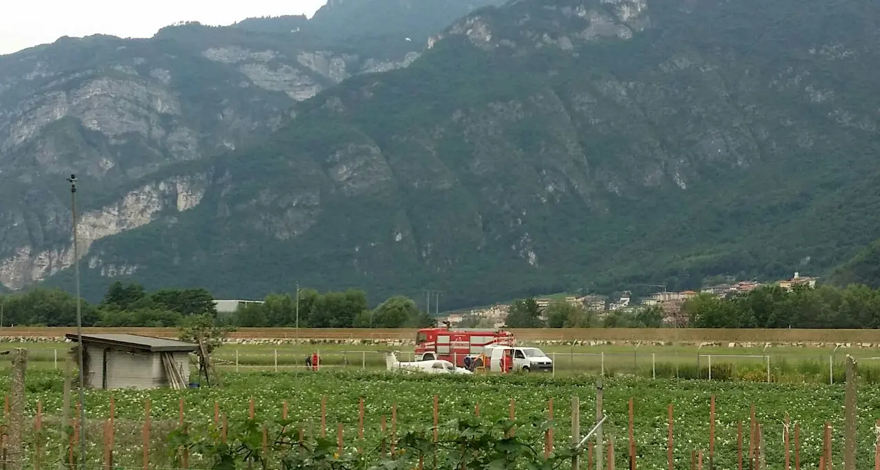 Un ultraleggero cade all'aeroporto di Mattarello
