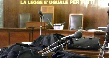 Cavalese: lavatrice rumorosa, guerra fra vicini