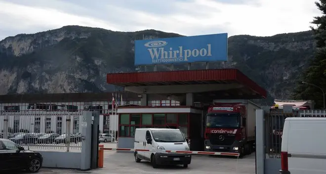 Whirlpool, allarme bomba giunto al «Trentino»