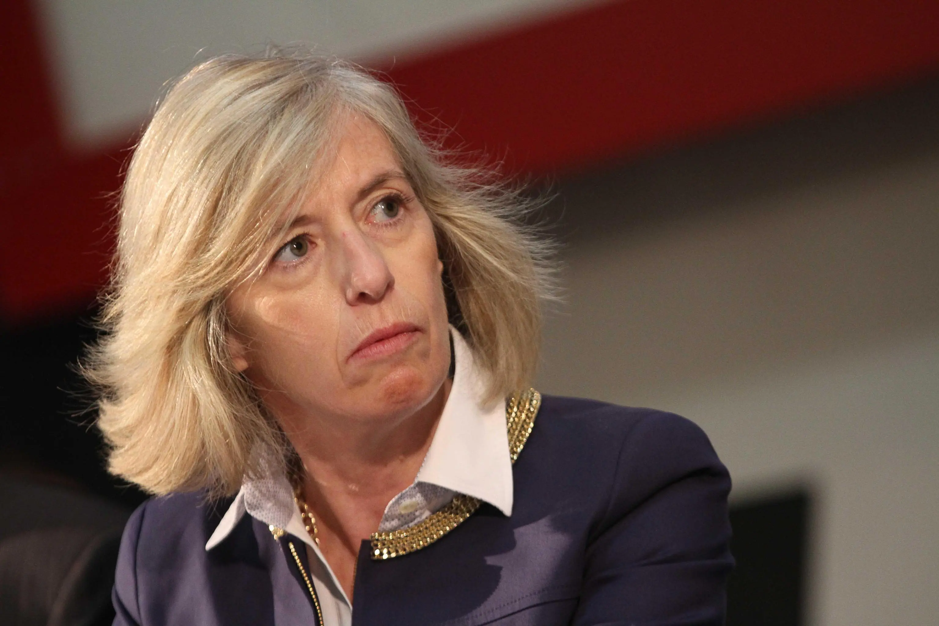 Il ministro dell'Istruzione Stefania Giannini durante la visita all'Istituto per l'industria e l'artigianato di Miano, quartiere a Nord di Napoli, 07 maggio 2014. ANSA/ CESARE ABBATE
