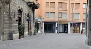 «Basta, i bar chiudano alle 24»