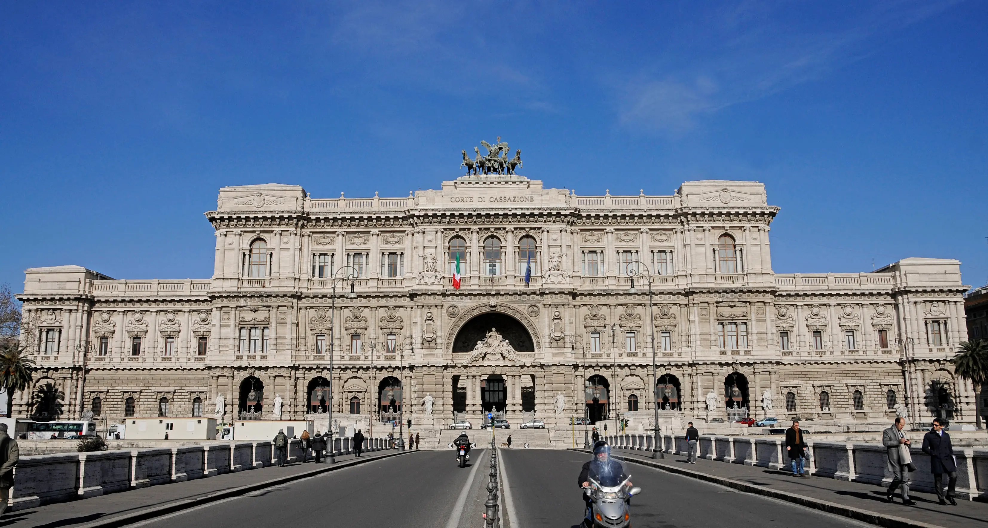 Fra banca ed ex moglie ci mette il dito la Cassazione