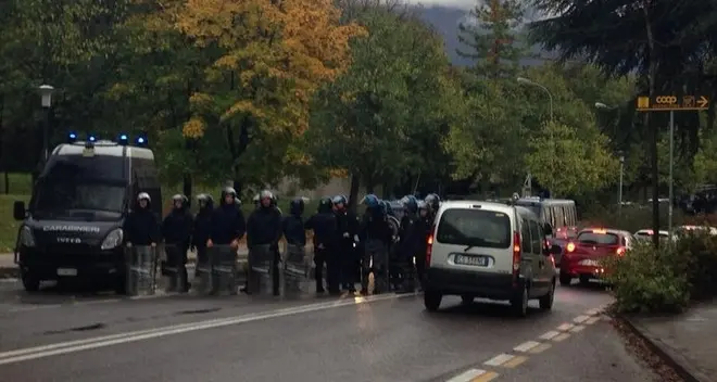 Casa Pound, bloccato il corteo di protesta / VIDEO