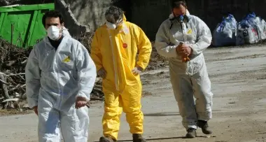 Sloi, lotta con l'amianto per demolire