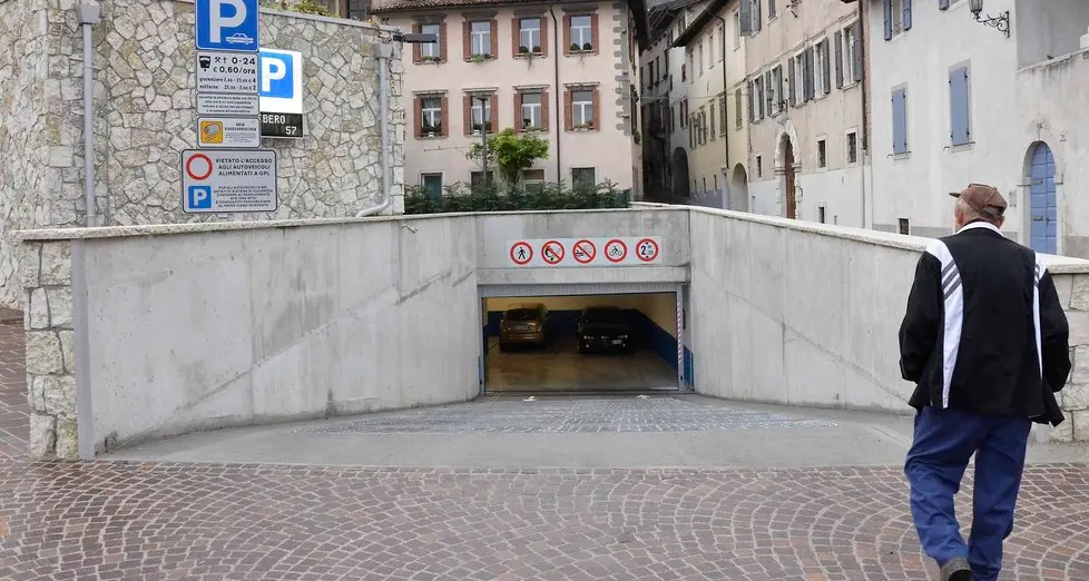 Ora legale «dimenticata»: l’auto resta bloccata all’ex Bimac
