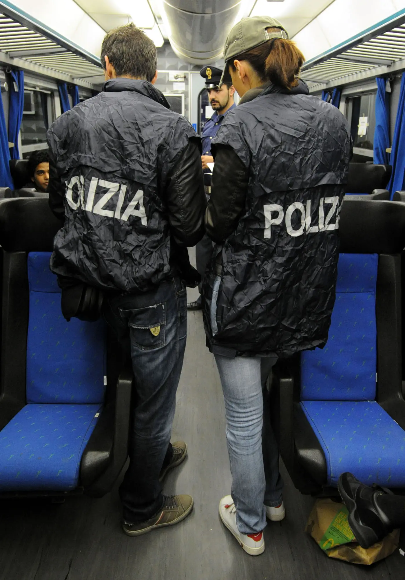 Studenti a lezione di sicurezza dalla polizia ferroviaria
