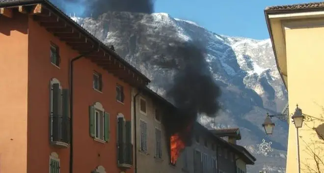 Incendio a Lavis: quattro feriti lievi