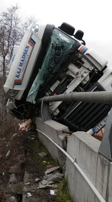 Autoarticolato si schianta alla Ca’ Rossa