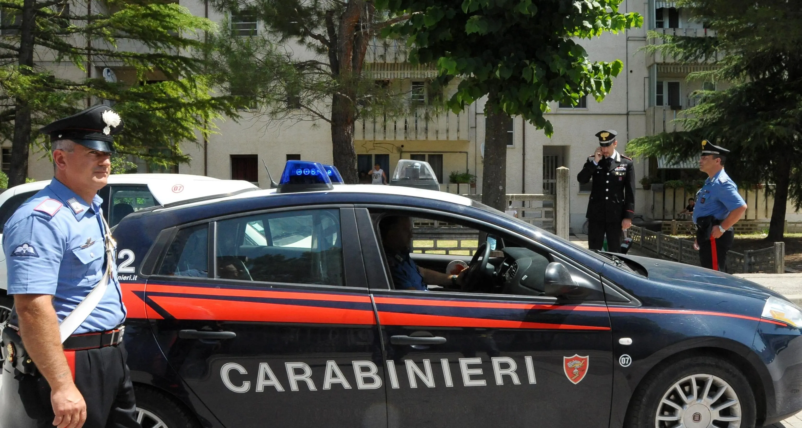 Sperona i carabinieri, denunciato