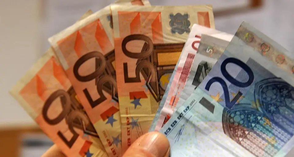 Famiglie in difficoltà, ecco 1.200 assegni