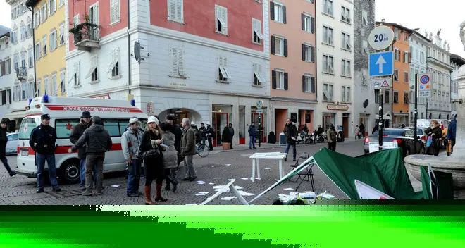 Raid al gazebo, scattano le indagini