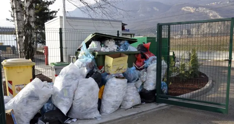 I negozianti esclusi studiano un esposto