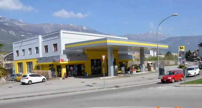 Chiude il bar a Rovereto, in arrivo Burger King?