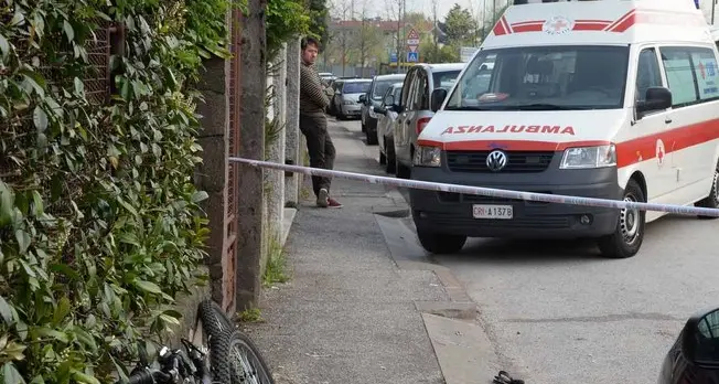 Ragazzino investito in bici, è molto grave