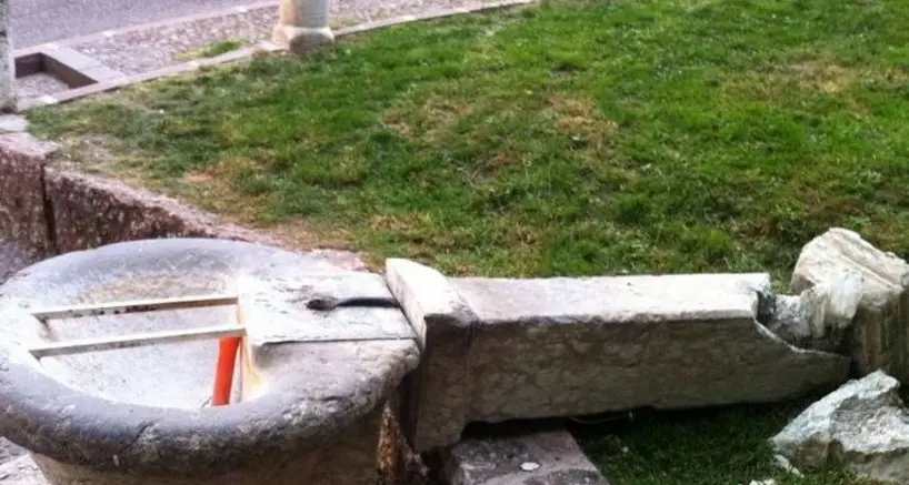 Trento, danneggiata la fontana alle Laste