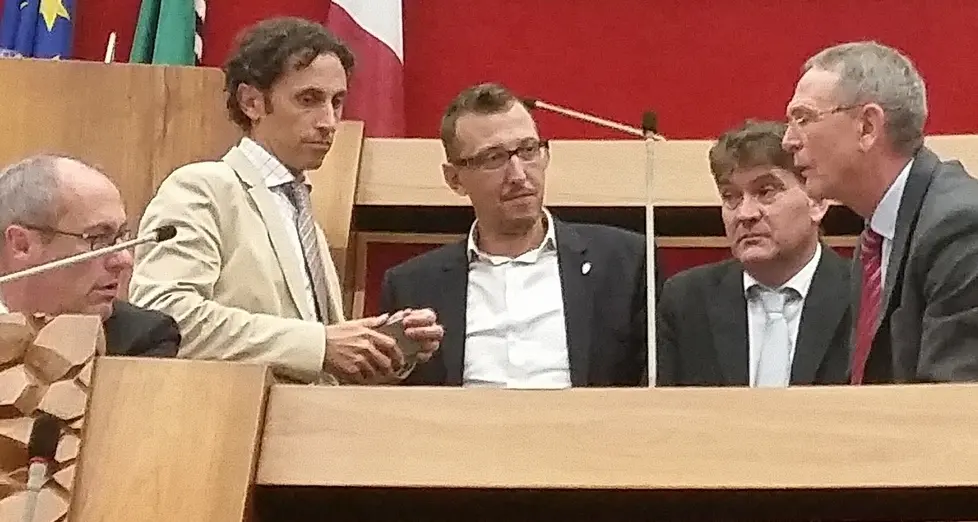 Baratter, il Pd chiede un passo indietro