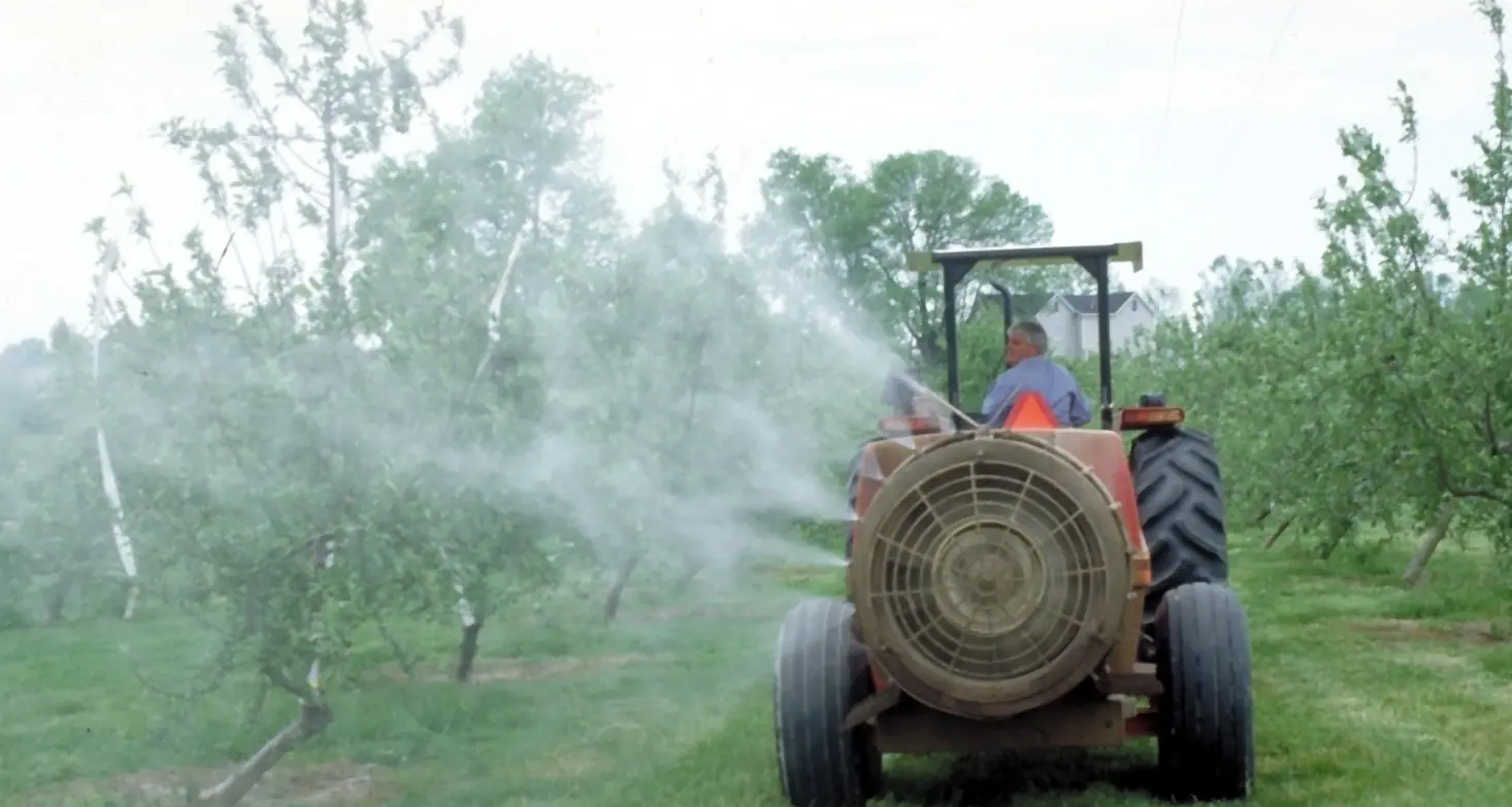 Fitosanitari: regole più stringenti per i trattamenti