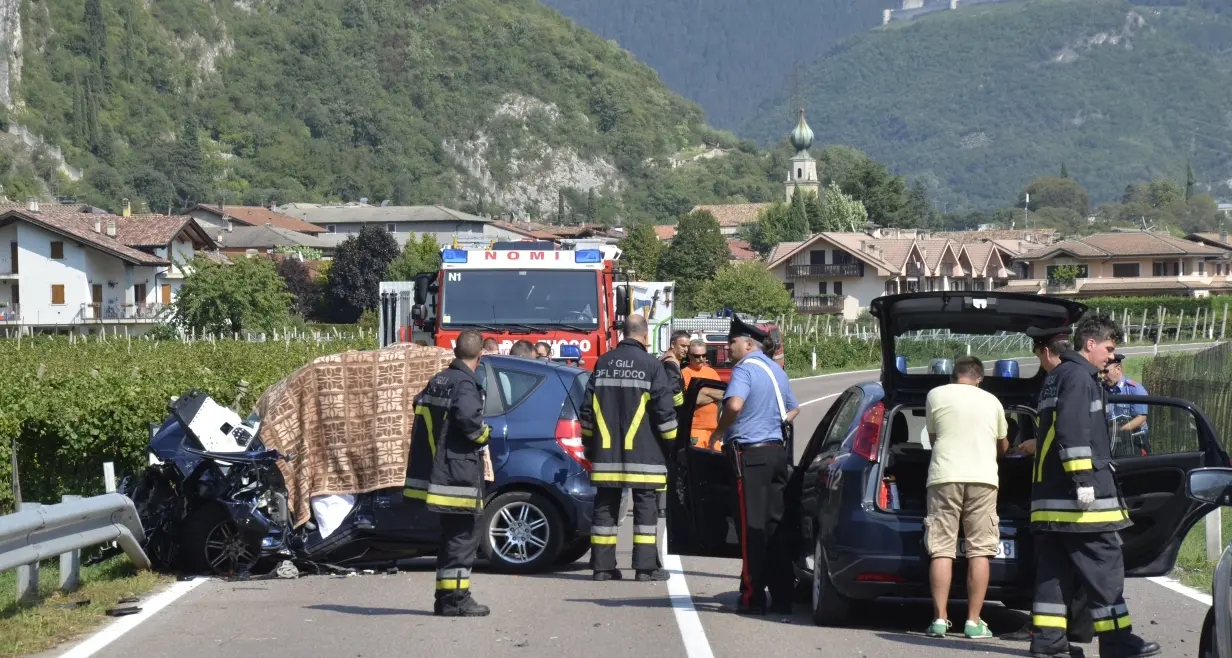 Frontale a Pomarolo: un morto e tre feriti