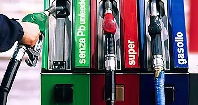 Consumi al palo, torna la «guerra» sulla benzina