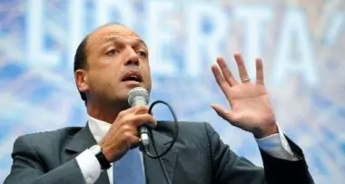 Crociera a Salò, Alfano non ci sarà