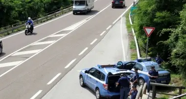 A 13 anni al volante in autostrada