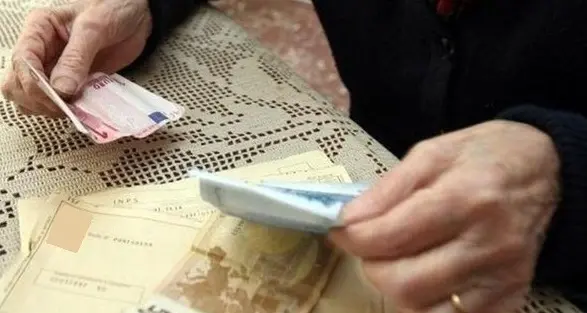 Restituisce il prestito in «lire»