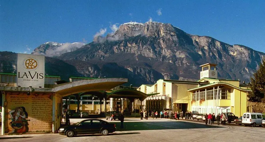 Cantina LaVis, è il giorno decisivo: la parola alle banche