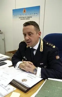 Centro massaggi a luci rosse, blitz della polizia