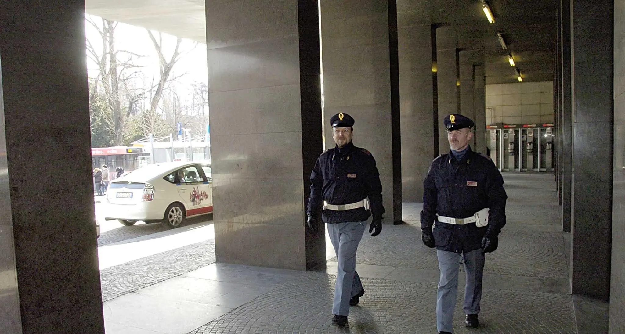 Vuole scappare di casa per un giorno, ma il papà la \"stana\"