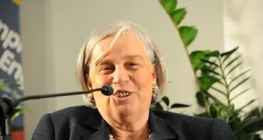 «Niente cellulare ai figli prima dei 14 anni»