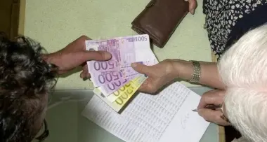 Vendita di casa con inganno: due alla sbarra