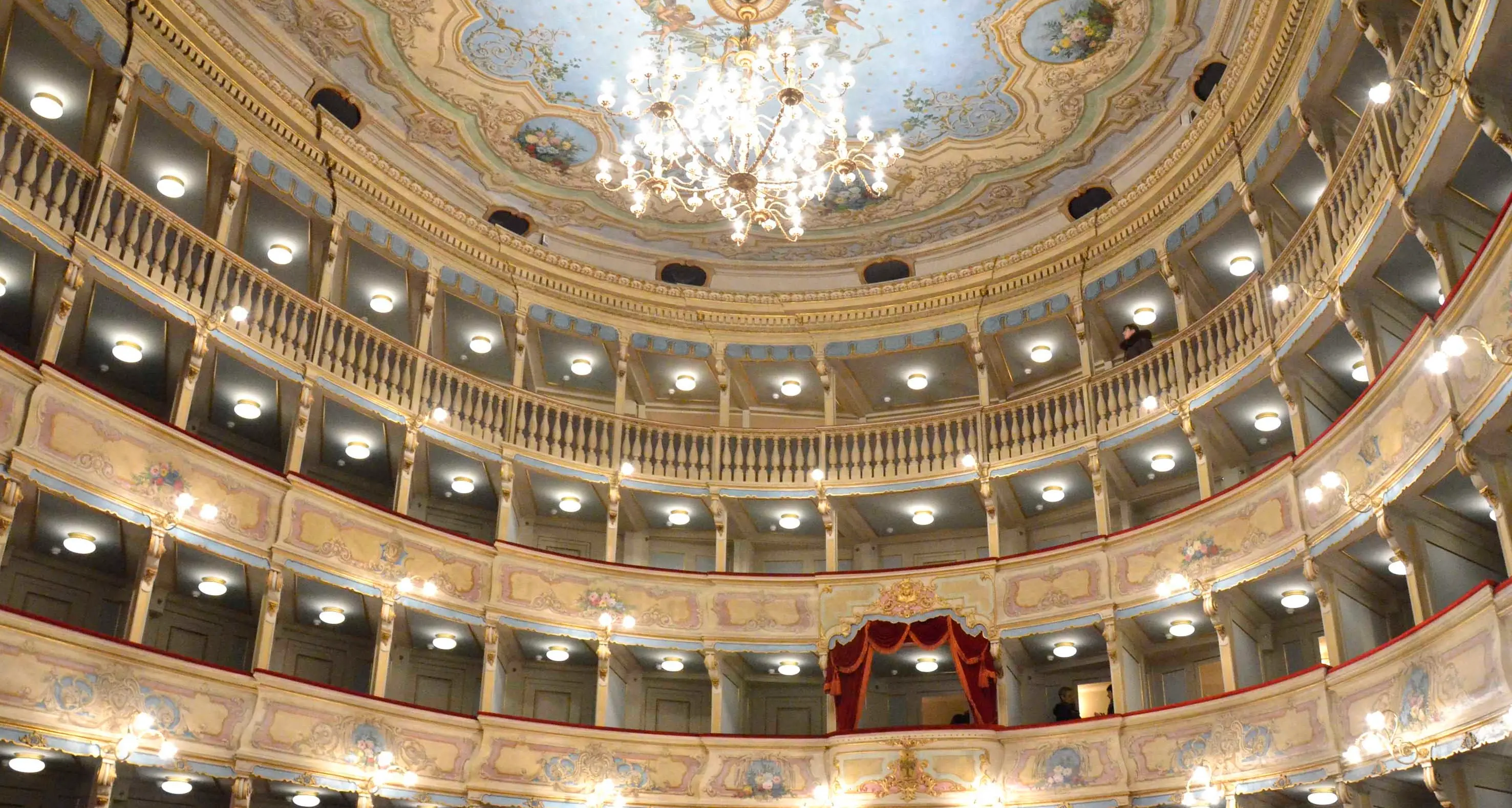 Teatro Zandonai, ecco la lista dei «vip»
